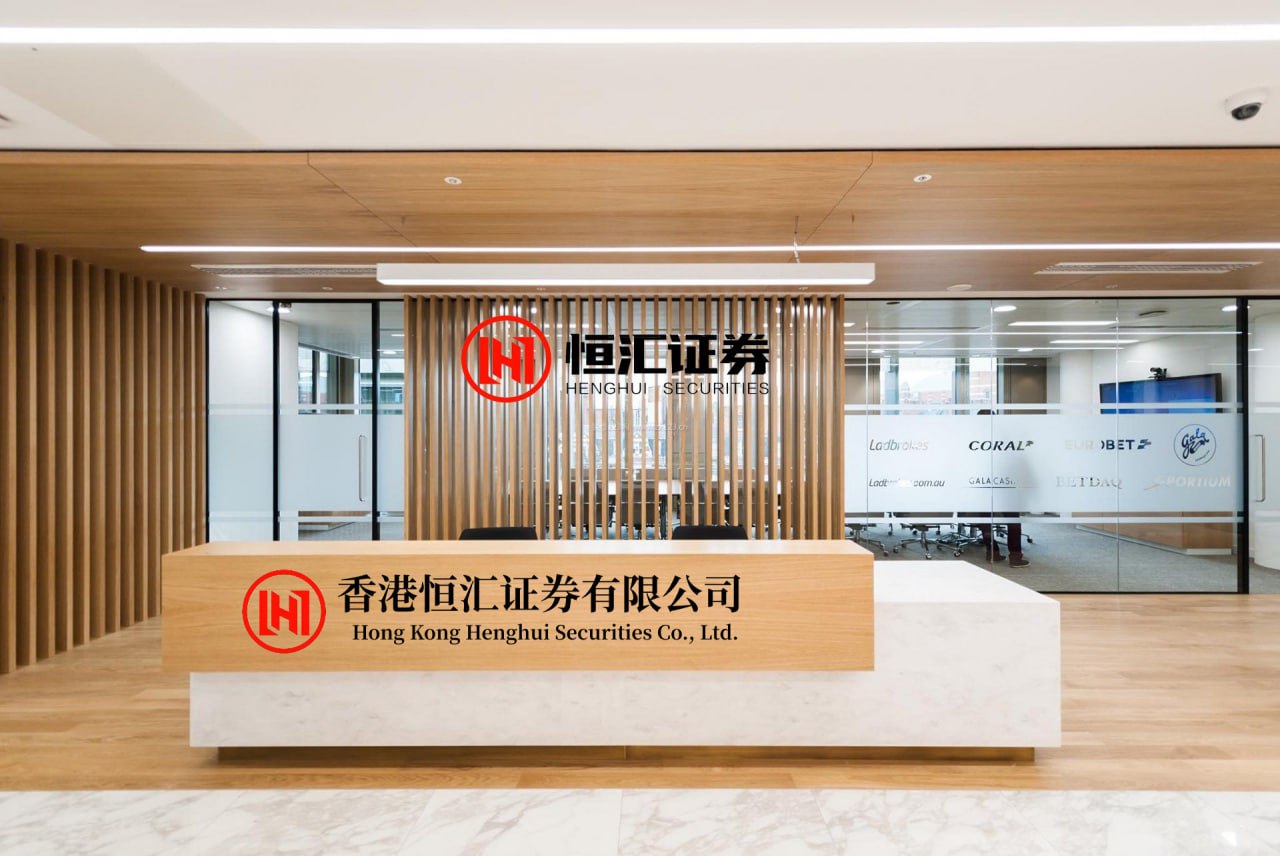 巨龙配资 哲思万象集：芒格：守不住财富，是因为你太想证明自己有最近翻看查理芒格百岁前的最后专访，最让我震撼的不是他赚了多少钱，而是他对他那栋住了70年的老房子的坚持。	贝基问他，明明有条件换更好的住所，为...